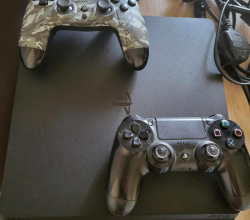 Play Station 4 + Ochelari VR + 3 controllere